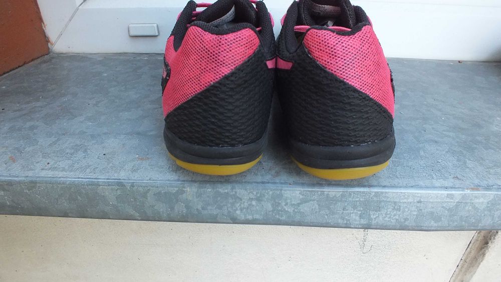 Super buty sportowe marki Asics blade w roz 39,5