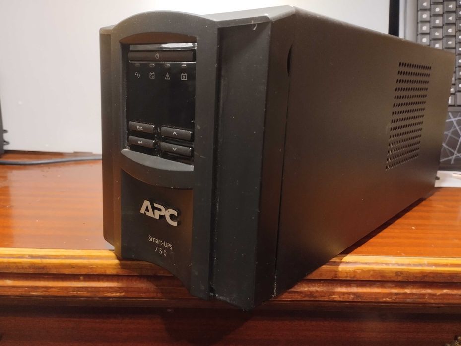 UPS APC Smart UPS 750