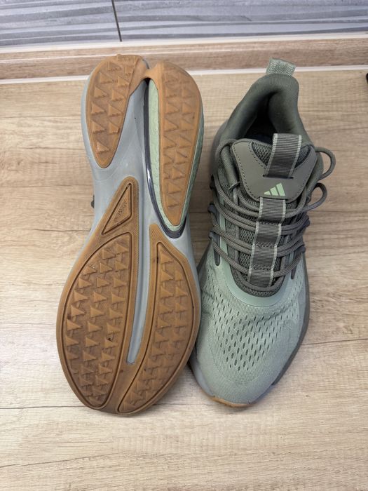Продам чоловічі кросівки Adidas Alphaboost