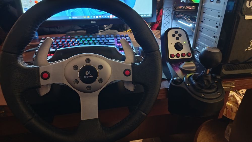 Игровой руль logitech g25, педали, КПП, бп