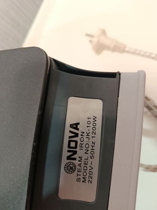 Маленька ,зручна праска  Nova