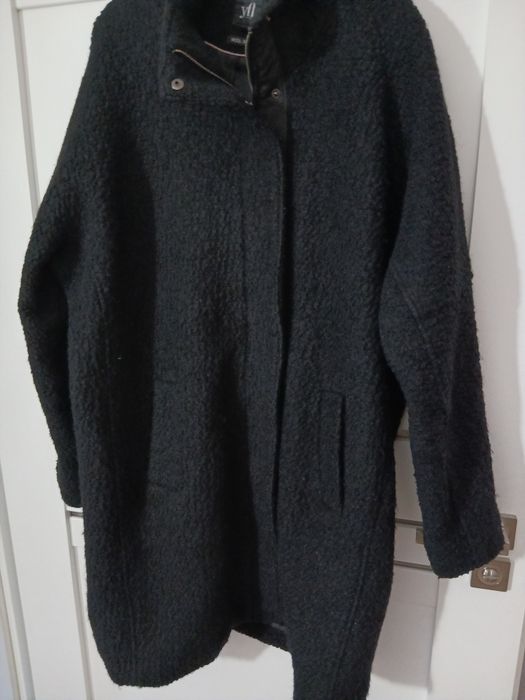 Продам женскую куртку пальто  большого размера.