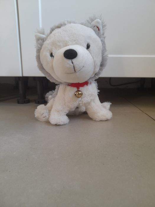 Interaktywny piesek Husky, licencja Hallmark.