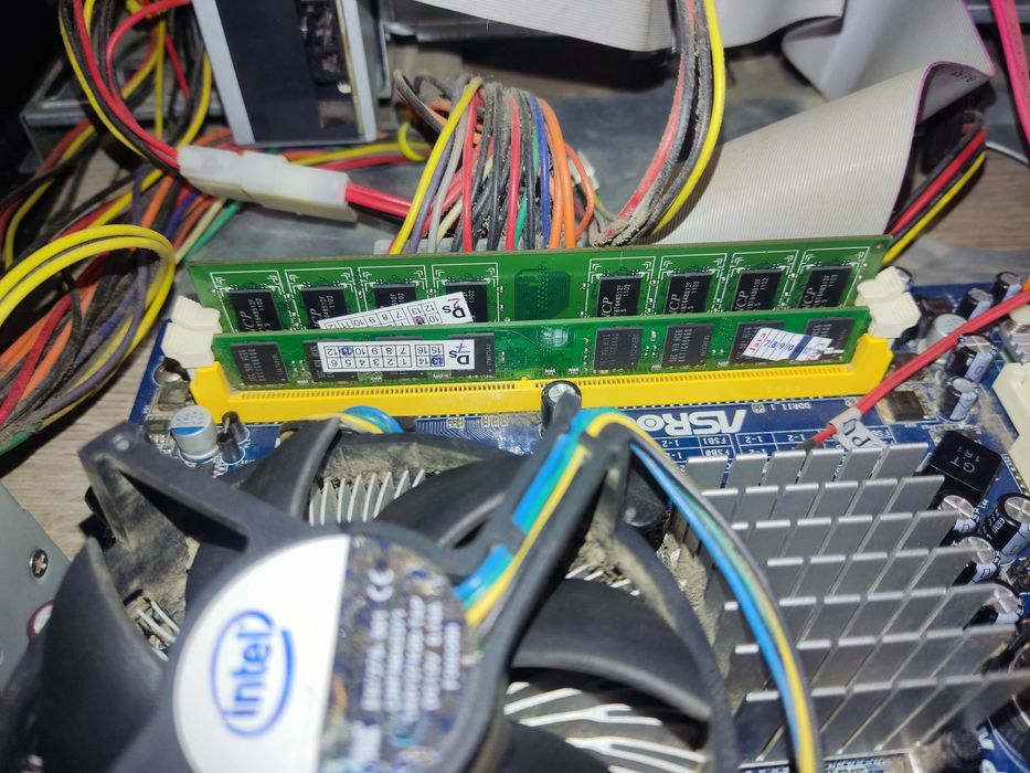 Системний блок Intel Celeron.