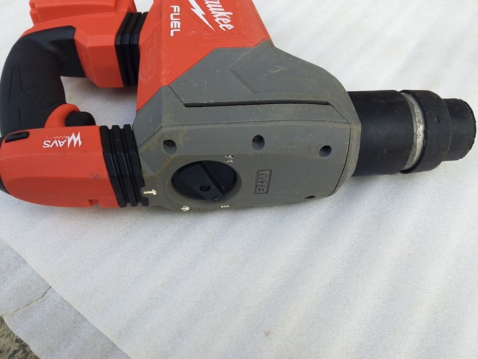 Акумуляторний перфоратор Milwaukee 2915