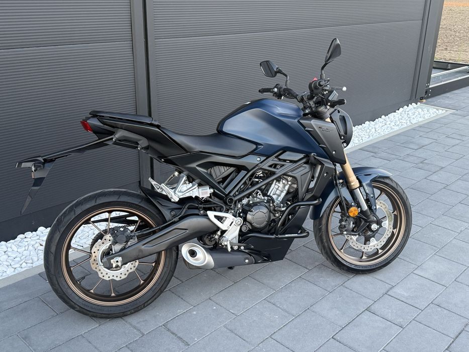 Honda CB125R z 2023r Niemcy 5 tys km ksiazki idealne