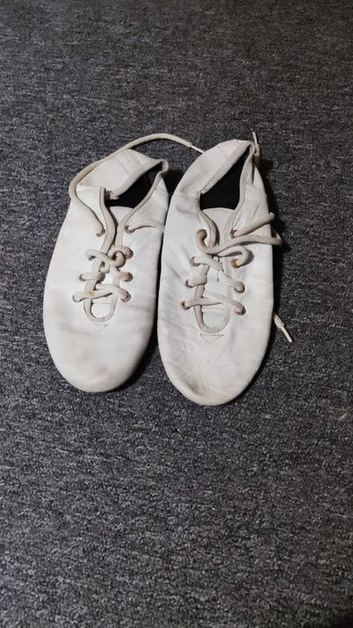 Взуття та речі для танців