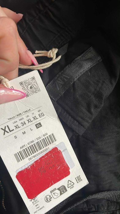Nowe spodnie czarne garniturowe Zara z metka oryginalna

XXL