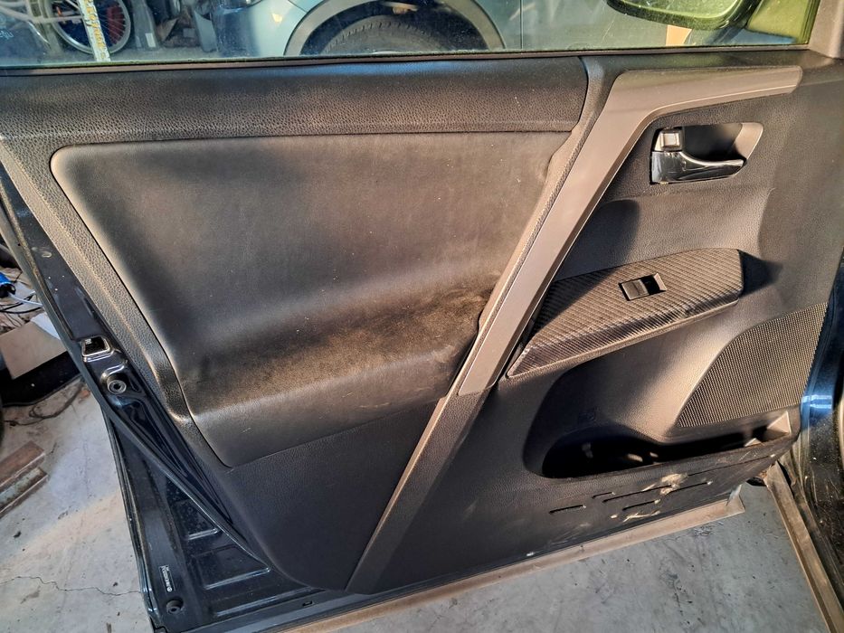 toyota rav4 IV 12-18 boczek tapicerka drzwi przod lewy lub prawy skora