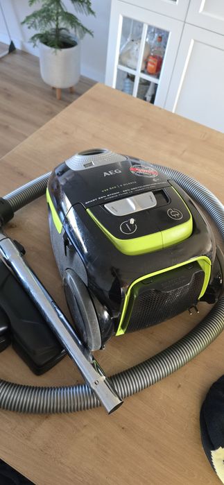 Mega cichy i mocny odkurzacz AEG VX8 X-SILENCE o mocy 1800W.