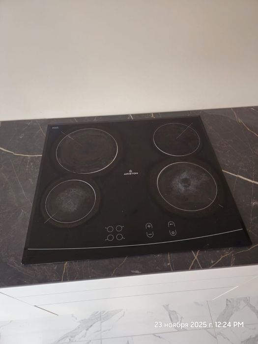 Електрична плита Ariston