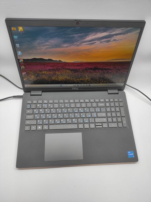 Офісний ноутбук Dell latitude 3520/SSD 256Gb/RAM 8 Gb
