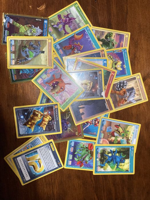 Lote 300  cartas Invizimals