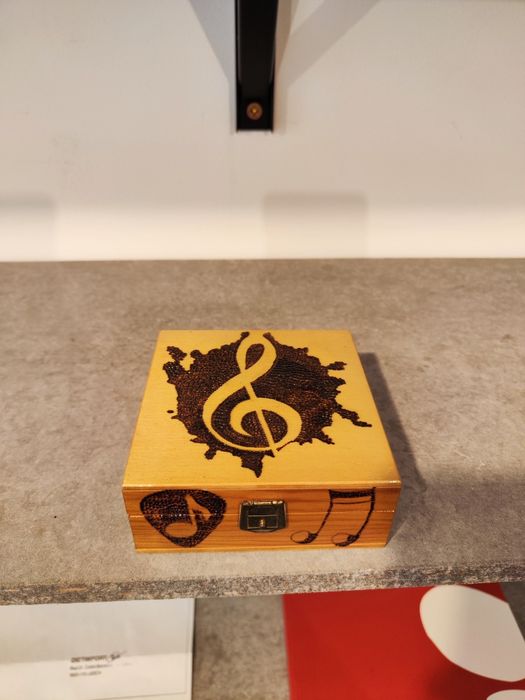 Pyroengraved Cubic Box