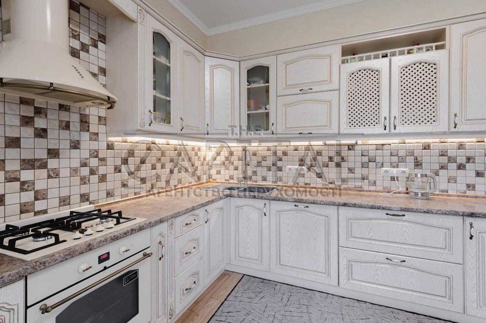 Терміново!!! Оренда Будинок, Подільський район, вул. Ранетна, 600 м2