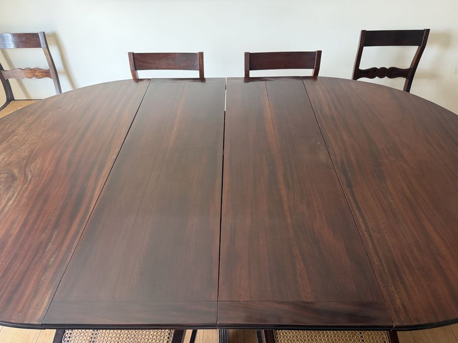 Vendo Conjunto Mesa de Jantar e Cadeiras de Palhinha