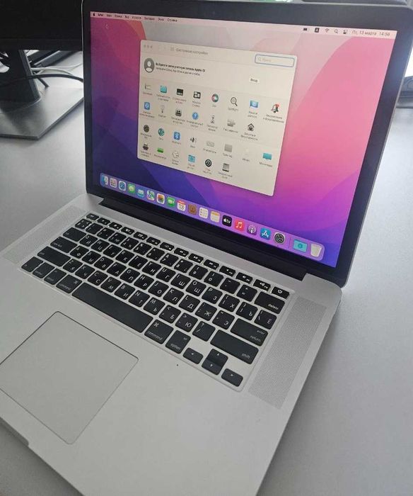 MacBook Pro 15" 2015 / 16 GB / 256 GB