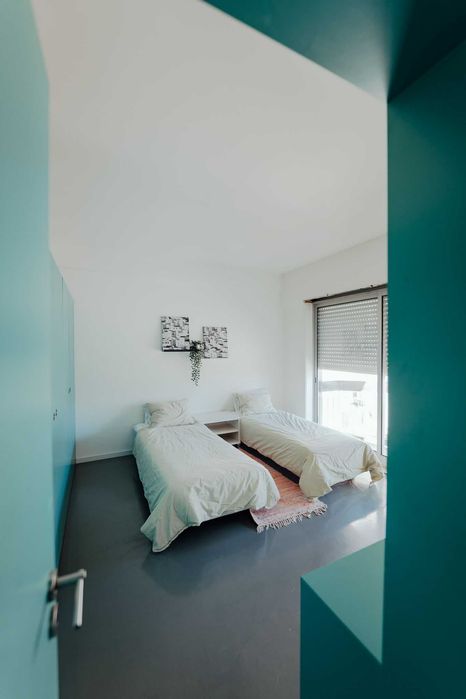 Apartamento T1 renovado junto ao Metro da Trindade
