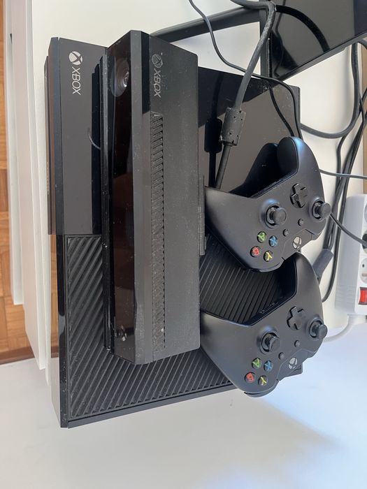 Xbox one com kinect em excelente estado de conservacao.