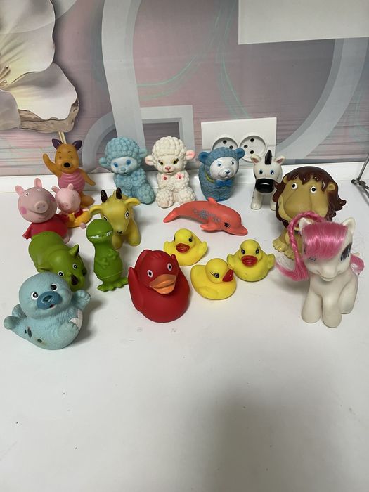 Продам детские игрушки и набор фруктов