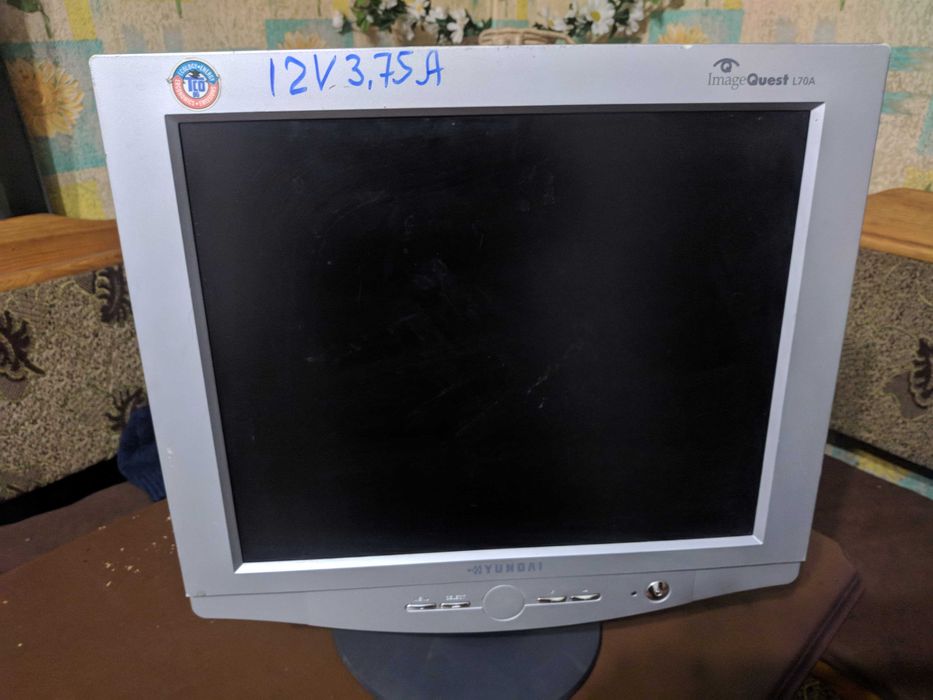 17" монітор HYNDAI L70A. Живлення на 12В.