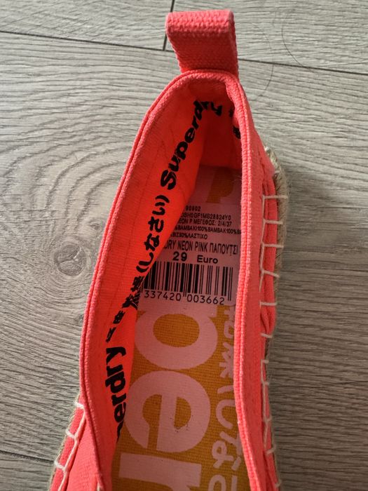 Piękne neonowe espadryle Superdry