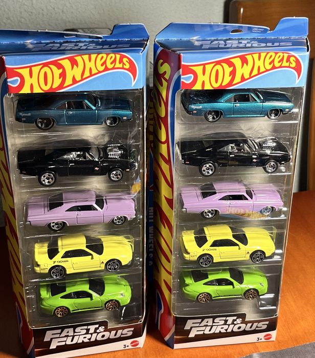 Hot wheels variados