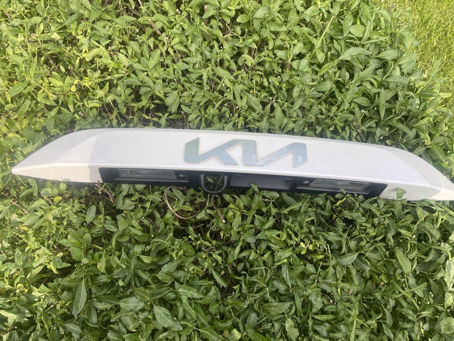 Накладка крышки багажника Kia Niro 2 в сборе