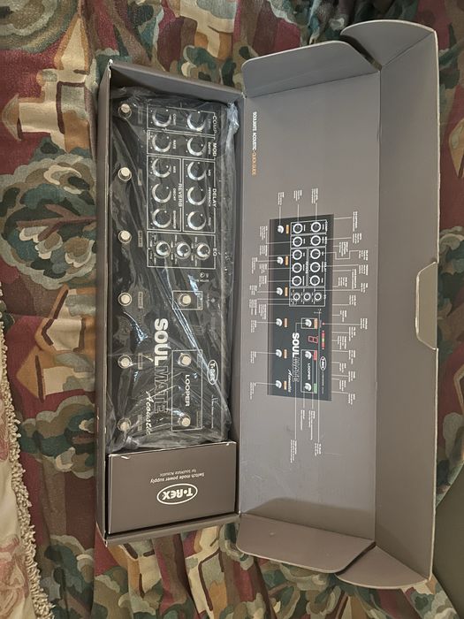 Pedais de guitarra e placa de som