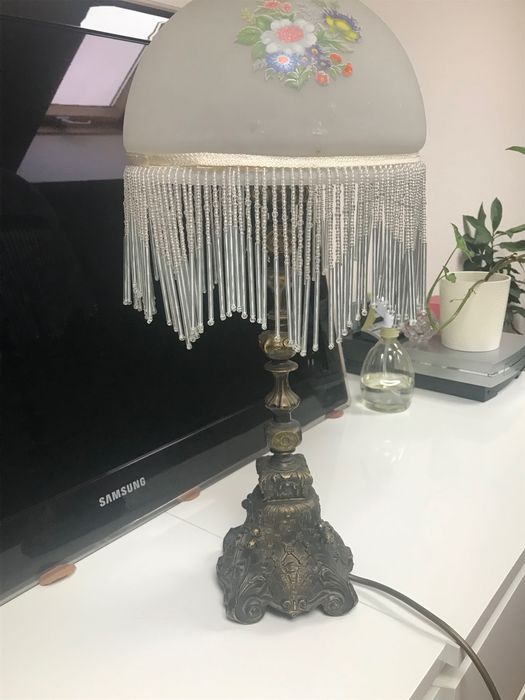 Szklany klosz do lampy z frędzelkami