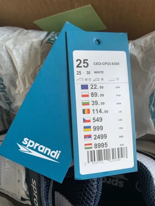 Nowe dziecięce buty sportowe
