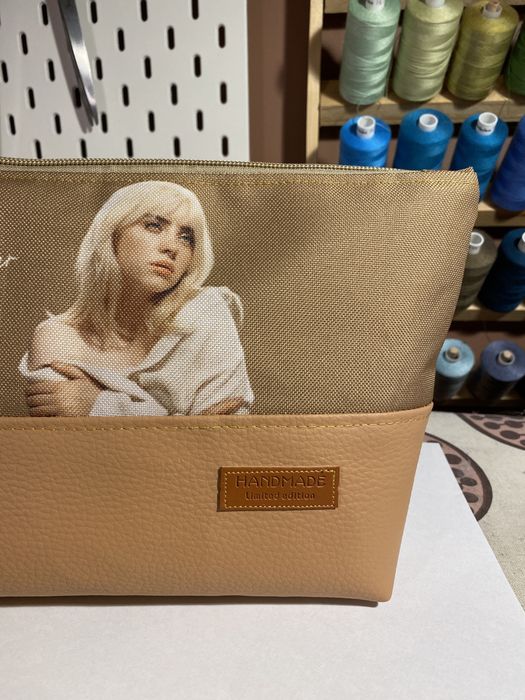 Kosmetyczka Billie Eilish nowa beżowa