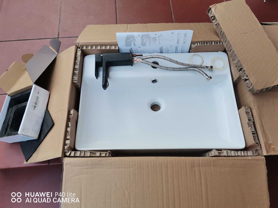 umywalka łazienkowa z baterią