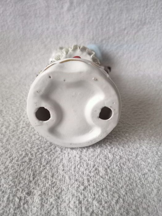 Porcelanowa figurka dama z lirą