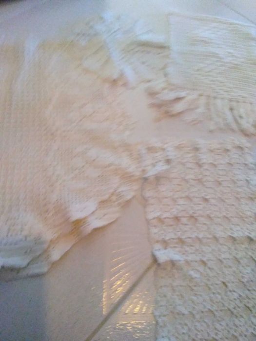 Várias peças em renda