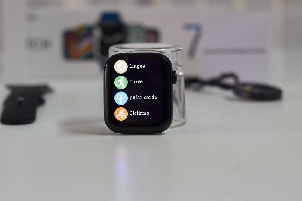 Smartwatch That Makes and Answers Calls64584622232833122