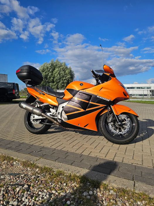 Honda CBR Honda CBR 1100 XX dużo dodatków stan BDB  Leo Vince + Kufer GIVI