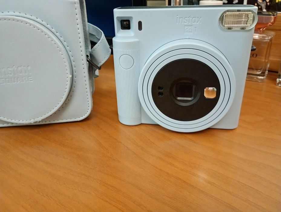 Máquina polaroid como nova