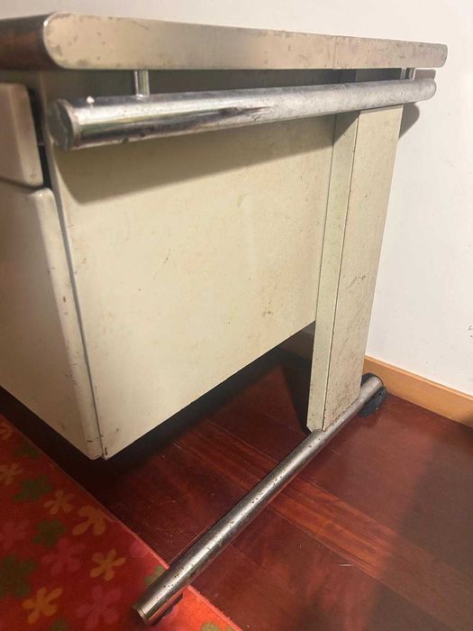 MESA INDUSTRIAL- com 5 Gavetas divididas por 2 módulos