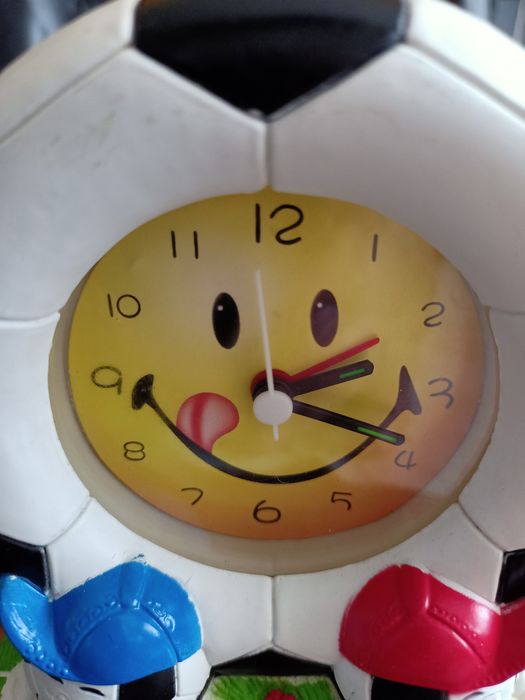 Relógio com despertador bola. Quarto cozinha apartamento vivenda carro