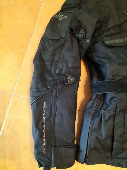 Casaco preto, RST - Raptor, impermeável, respirável e com proteções