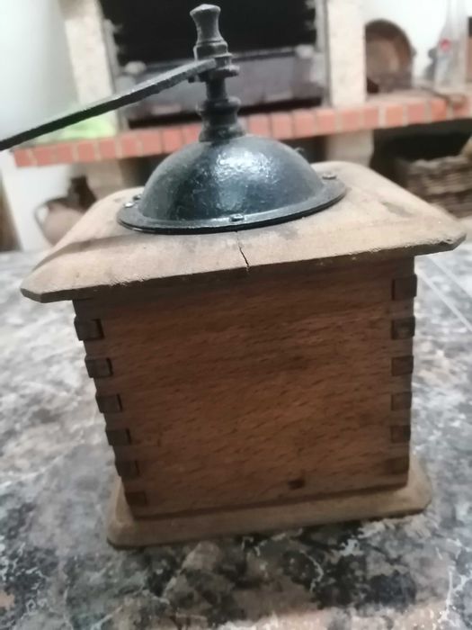 moinho de cafe antigo , peugeot freres