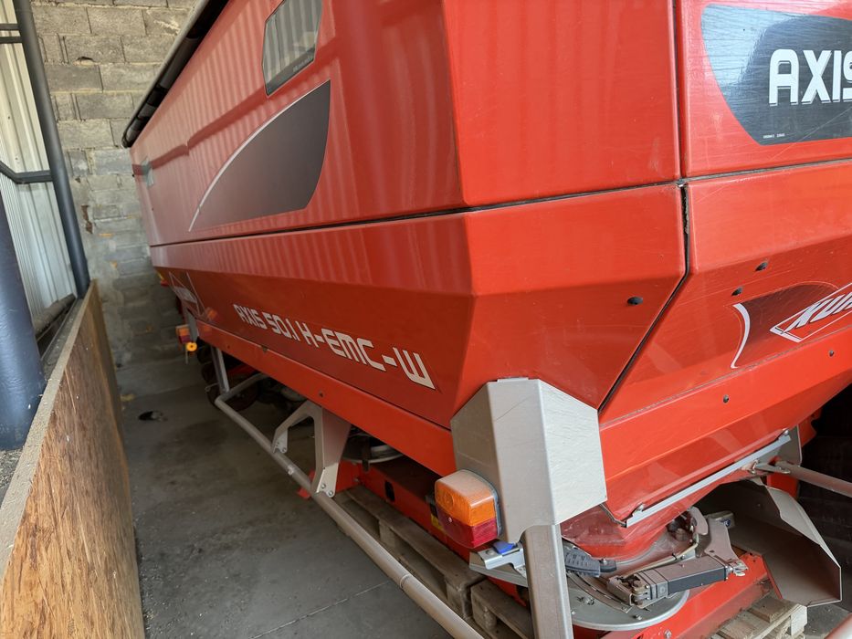 Rozsiewacz Kuhn Axis 50.1 EMC W navi