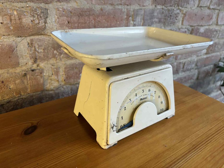 Stara waga kuchenna
