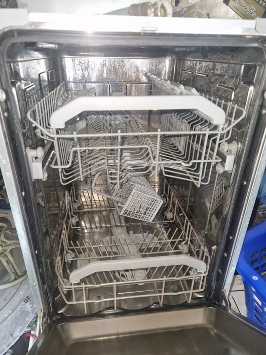 Посудомийна машина Hotpoint Ariston 45см