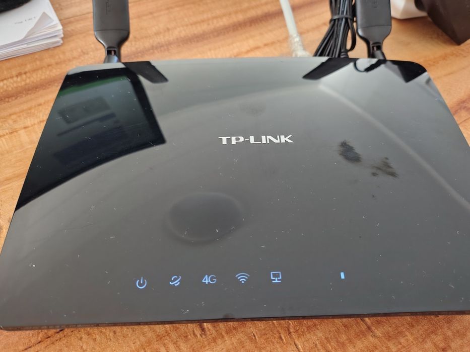 Router TP-Link TL-MR6400 4G LTE (usa cartão SIM)