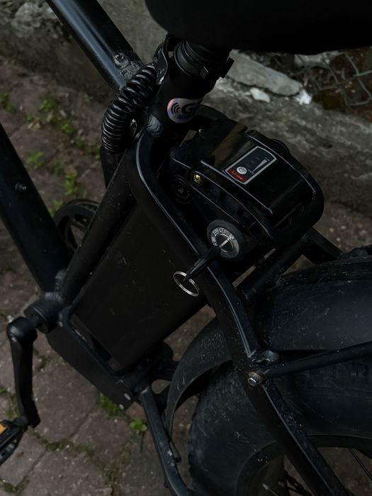Motorower elektryczny na manetkę