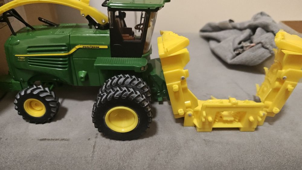 ERTL sieczkarnia john deere 7780