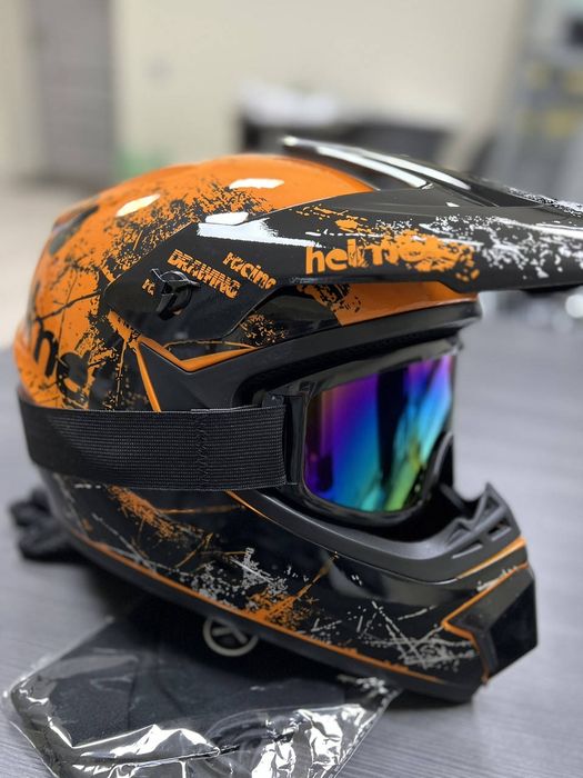 Кросовий шолом з окулярами