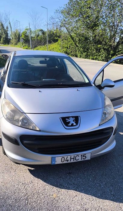 Peugeut 207 1.4hdi econômico e com revisões em dia